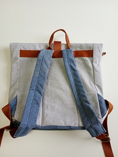Mochila Rebeca Cinza e Azul Mescla na internet