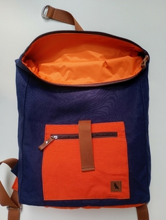 Mochila Rebeca azul com laranja na internet