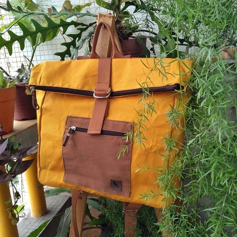 Mochila Rebeca Amarela e Caramelo