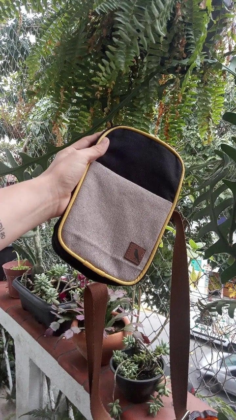 Bolsa Pipi Preta, Grafite e Amarela
