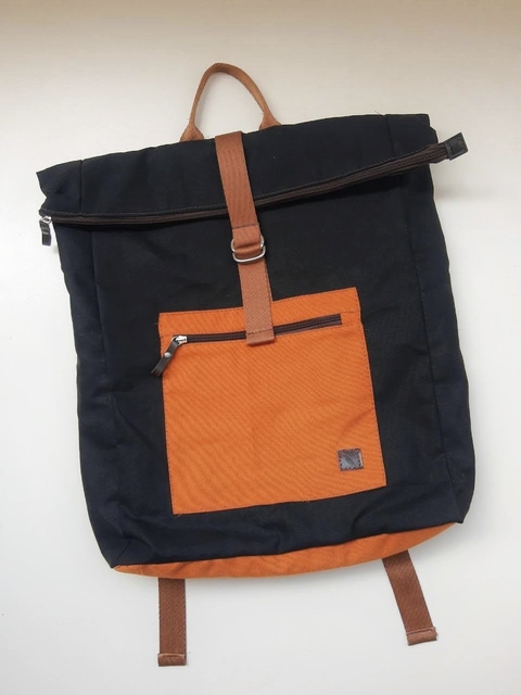 Mochila Rebeca Preta e Amarela