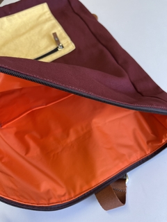 Mochila Rebeca Bordô e Amarelo na internet