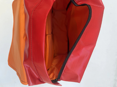 Mochila Ana Vermelha na internet
