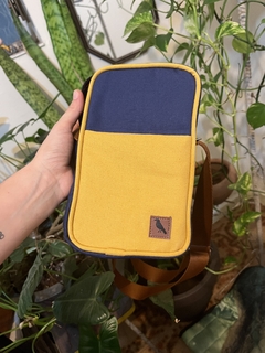 Bolsa Pipi Azul e Amarela na internet