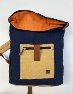 Mochila Rebeca Azul e Amarela na internet