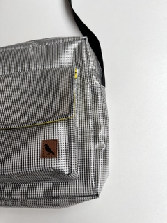 Imagem do Bolsa Lila Plástica Prateada