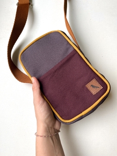 Bolsa Pipi Grafite, Bordô e Amarelo na internet