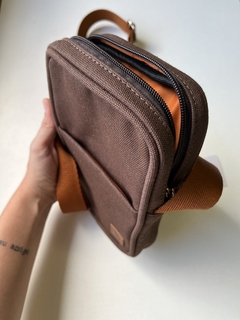 Bolsa Pipi Marrom na internet