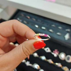 Anillo con Piedras. - comprar online