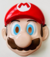 Máscara del personaje Mario con gorra roja y detalles de su rostro.