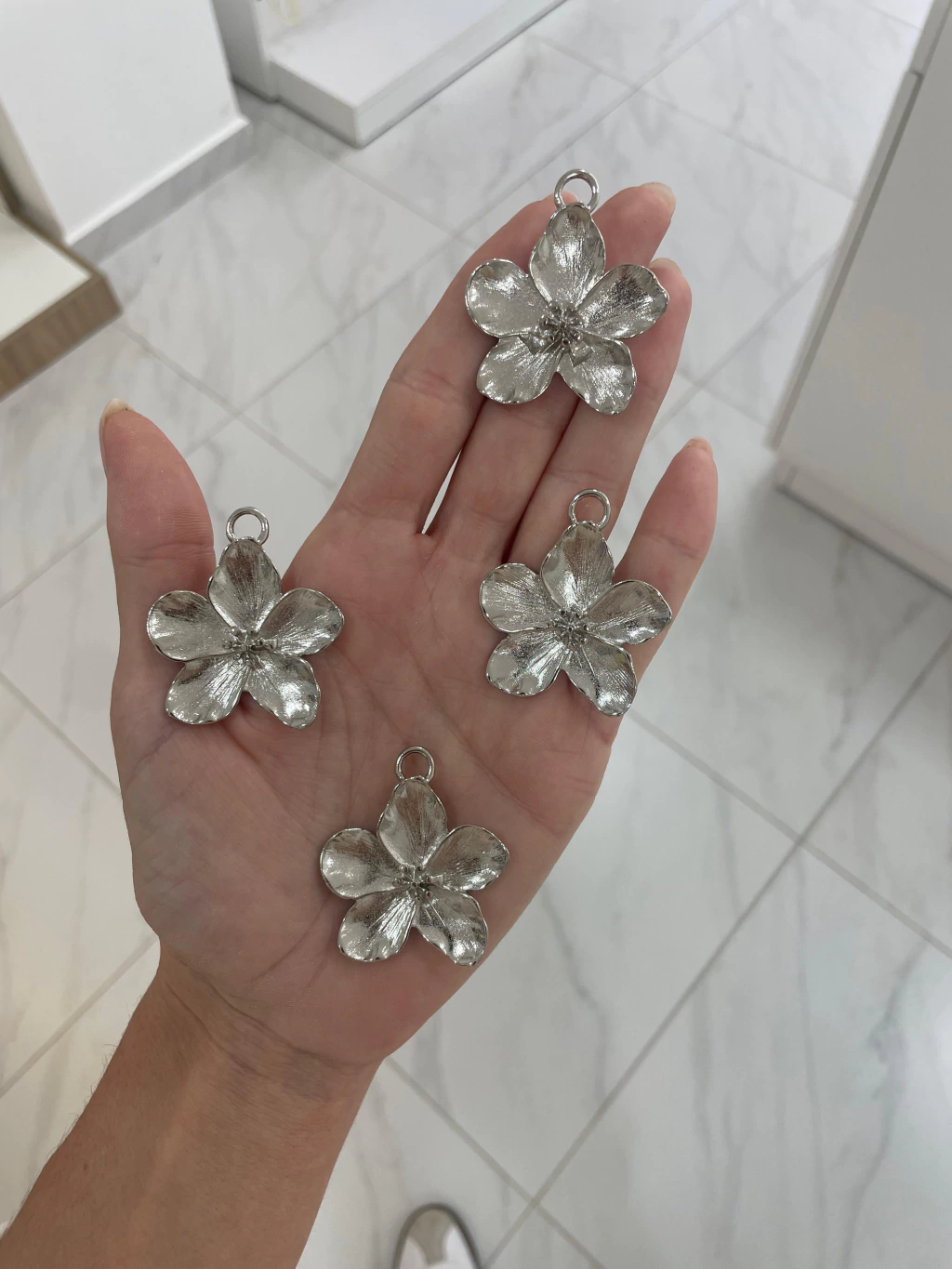 Dije flor. Zamak
