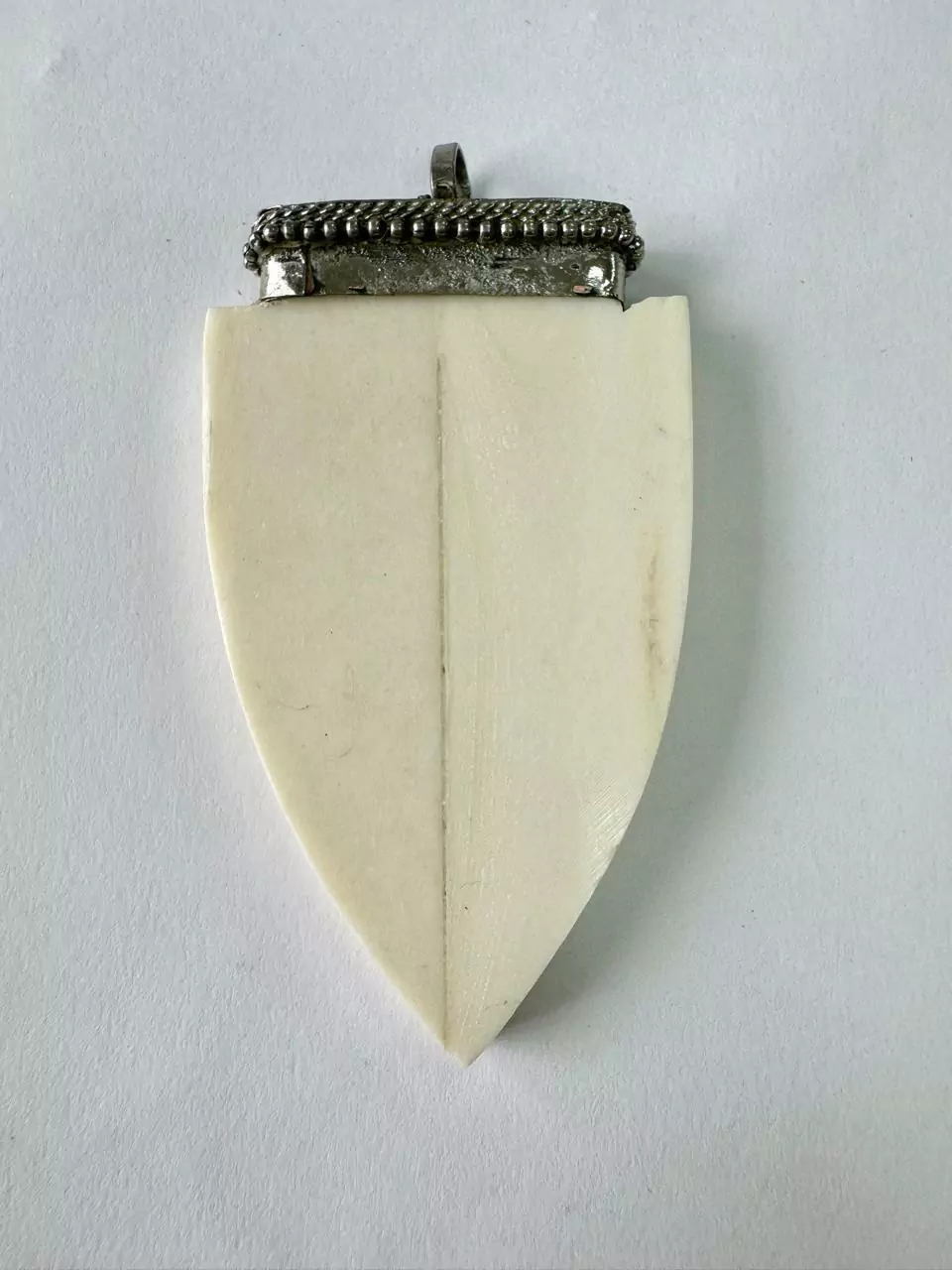 Dije punta de flecha de Hueso