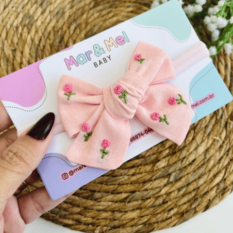 Laço Cecília em linho Rosa bebê na faixinha