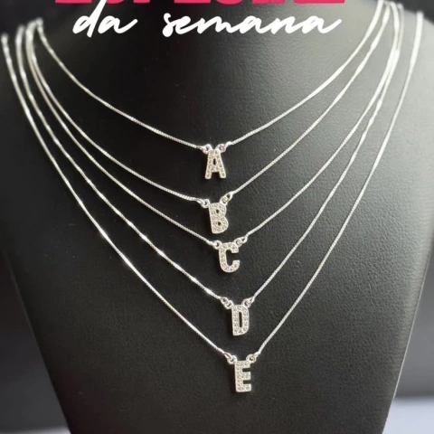 Colar inicial cravejado