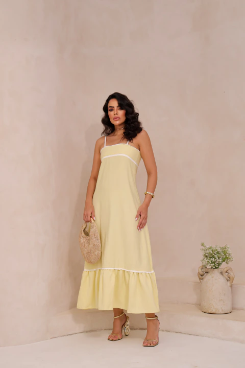 Vestido Safira , alça regulais , decote reto e babado na barra. Zíper invisível nas costas ( alfaiataria marrant )