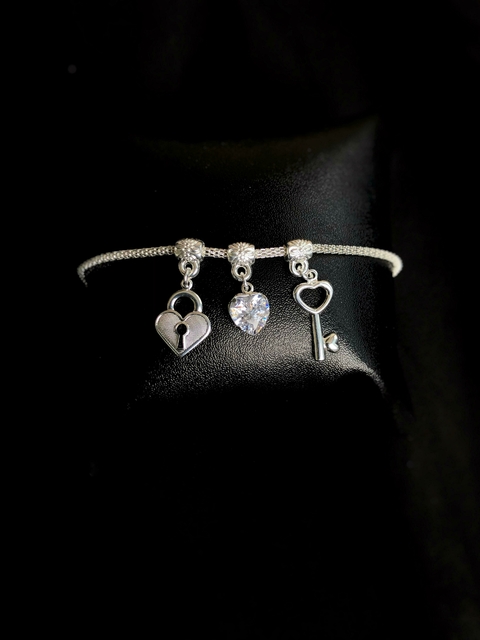 Pulseira Com Berloques Chave Banhada a Prata
