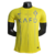 Camisa-Titular-Al-Nassr-2023-2024-Jogador-Parceria-Nike-e-Al-Nassr-FC-Cristiano-Ronaldo-Arábia-Saudita-Futebol-Saudita-e-Marca-Norteamericana-Estreia-Nike-al-Nassr-Design-Exclusivo-na-Camisa-Titular-Torcedores-Sauditas-Nova-Era-Estilística-
