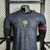 Camisa-Cabra-Goat-Comma-Football-The-Siu-Portugal-CR7-2023-Edição-Especial-Preto-e-Dourado-Camiseta-Número-7-de-Portugal-Padrão-Flores-da-Madeira-Camisa-Dourada-CR7-Camisa-Escudo-de-Portugal-Moda-Cristiano-Ronaldo-Camisa-Homenagem-Edição-Limitada-Vestuári
