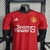 nova-camisa-manchester-united-home-23-24-adidas-torcedor-titular-i-premier-league-champions-clube-ingles-red-devils-homenageia-iconica-rosa-vermelha-cidade-lancashire-ponte sobre-rio-irwell-salford-revolucao-industrial-diversos-ricos-branco-preto-casemiro