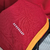 camisa-titular-home-i-roma-23-24-adidas-torcedor-tres-listras-manto-giallorossi-serie-a-europa-league-despedida-92-93-vermelho-e-amarelo-gola-frontal-lupetto-celebrando-o-passado-mas-olhando-o-futuro-daje-roma-daje