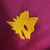 camisa-titular-home-i-roma-23-24-adidas-torcedor-tres-listras-manto-giallorossi-serie-a-europa-league-despedida-92-93-vermelho-e-amarelo-gola-frontal-lupetto-celebrando-o-passado-mas-olhando-o-futuro-daje-roma-daje