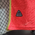 camisa-titular-home-i-benfica-adidas-jogador-23-24-vermelha-gola-v-cor-branca-vermelho-com-borda-branca-listras-douradas-emirates