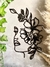 Escultura de Parede Mulher Flores na internet