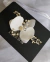 Acessório de cabelo para noiva arranjo pin Orquídea branca pérolas cristais MILAN - SAN FLAUZIN