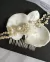Acessório de cabelo para noiva arranjo pin Orquídea branca pérolas cristais PARIS - SAN FLAUZIN