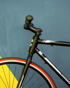 Bicicleta Ultraligera Urbana 700 Negro Mate Llanta Roja MyBikeMx - tienda en línea