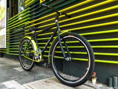 Imagen de Black Thunder Personalizada con tu Nombre y Accesorios