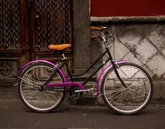 Imagen de Bicicleta Urbana Clasica Negra Elegancia Multitono