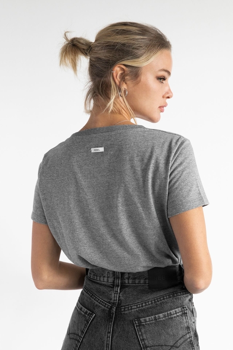 REMERA BÁSICA GRIS OSCURO