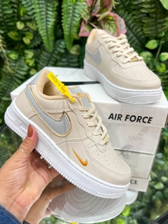 Tenis Air Force Dourado na internet