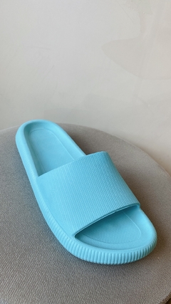 Chinelo Nuvem Azul na internet