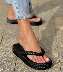 Chinelo Nuvem Preto