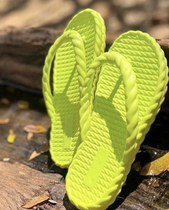 Chinelo em Eva Verde Lima - comprar online