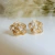 Brinco flor com zircônias cravejadas em banho de Ouro 18k