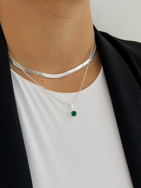 Colar ponto de luz verde