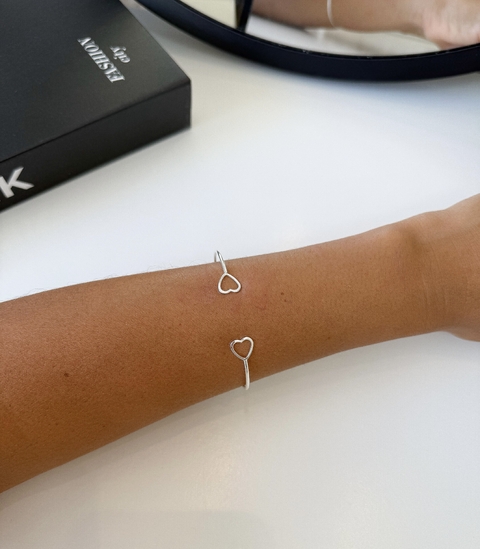 BRACELETE CORAÇÃO VAZADO