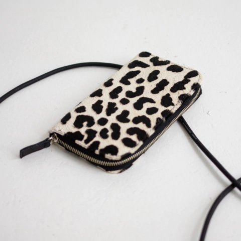 Billetera de cuero CRETA pelo animal print - comprar online