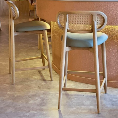 Imagem do Banqueta Ayla em Madeira e Tela sextavada