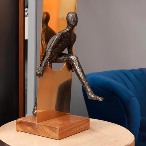 Escultura Além dos Obstáculos