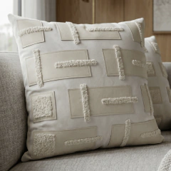 Almofada Essenza Off White, Veludo, Couro e Bouclé - comprar online
