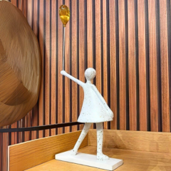 Escultura A Magia da Infância Menina - CarmelaBlend ® | Online e Descomplicado