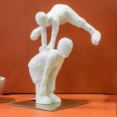 Escultura Pula Cela em Resina