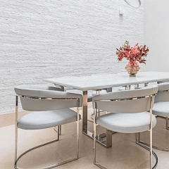 Cadeira Hanna em aço carbono