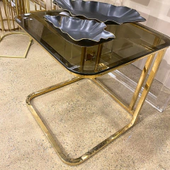 Mesa lateral Versailles em metal dourado na internet