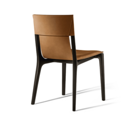 Cadeira Molly em Madeira e Couro Eco Caramelo - comprar online