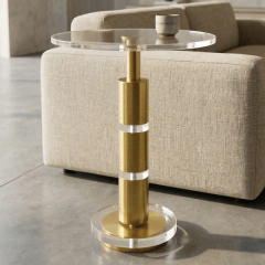 Mesa Lateral Ayhan metal dourado e acrílico - CarmelaBlend ® | Online e Descomplicado